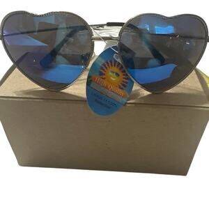 Sunglasses Polycarbonate 100%UV Womens Cute Frame Heart Shape blue/w/black trim